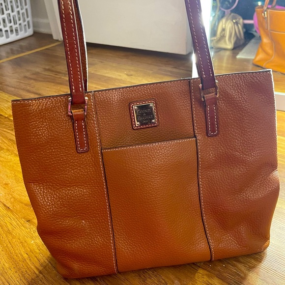 Dooney & Bourke Handbags - Dooney & Bourke Vintage Lexington Tote Shoulder Bag